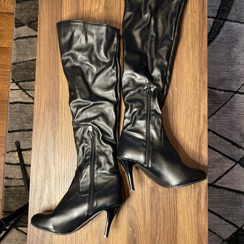 Sexy black knee boots